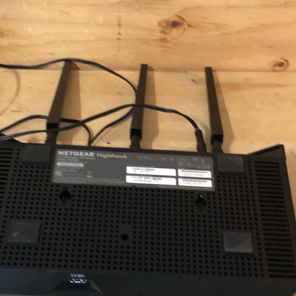 NETGEAR R6900P-100NAS Nighthawk AC1900 Dual Band WiFi Router with Power cord - Picture 13 of 15